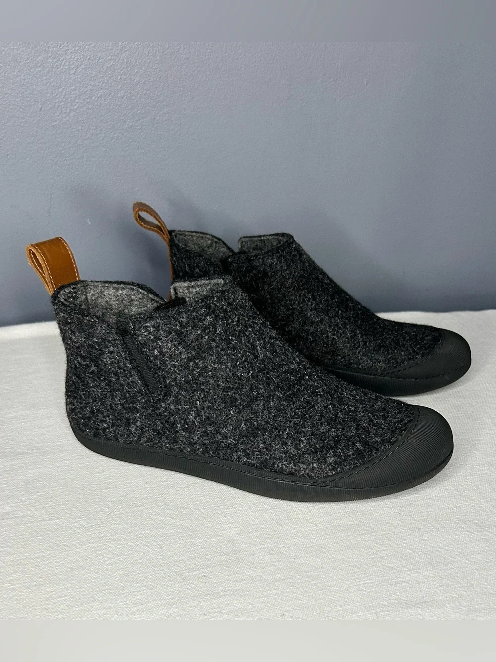 Huckberry‎ Greys Wool Outdoor Slipper Boot Mens 6 Gray Charcoal Wool Rubber Sole